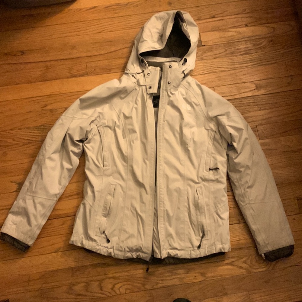Womens North Face jacket crème color. Size Large with detachable jacket inside.